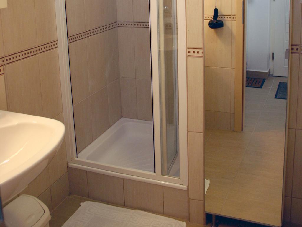 Arriva Apartment, Optional Indoor Parking Budapest Esterno foto